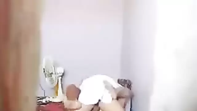 Olgun Tacik hatunlar süsleniyor.