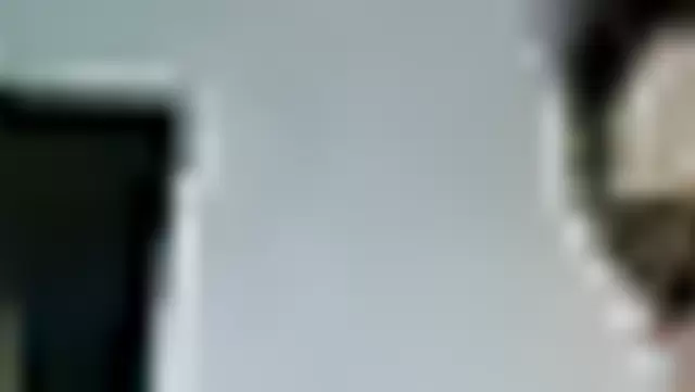 Güzel kadın Tacik adama ağızla zevk veriyor.