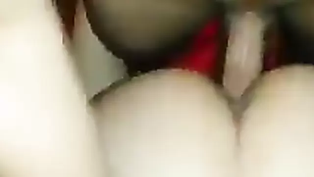 Adam, tatlı Taylandlı hatunu köpek pozisyonunda sikişle dağıttı.